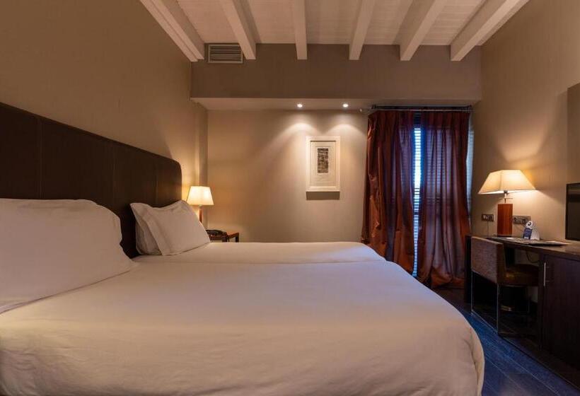 标准单人间, La Trufa Negra