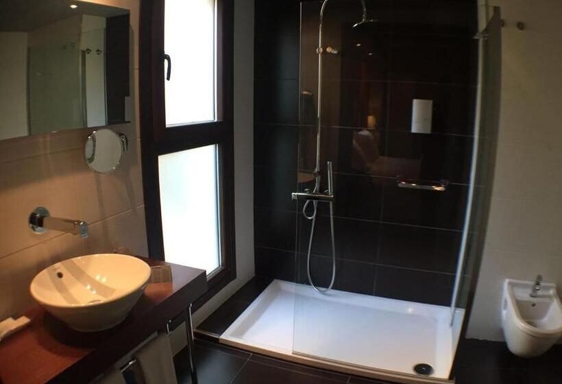 舒适三人间, La Trufa Negra