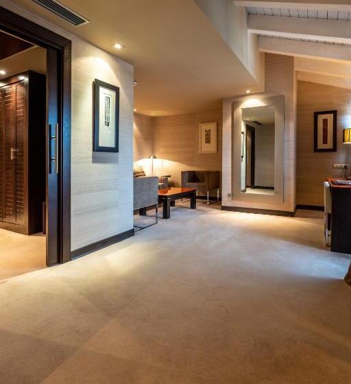 小型套房, La Trufa Negra