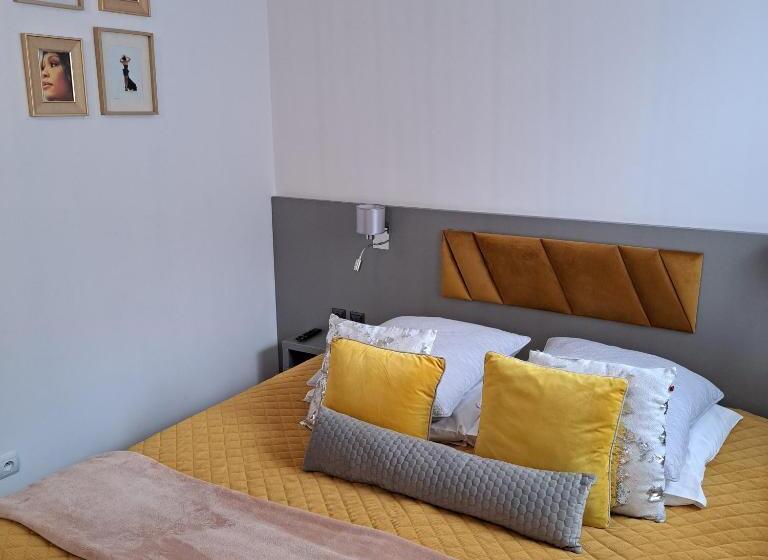 Номер Superior, Piano