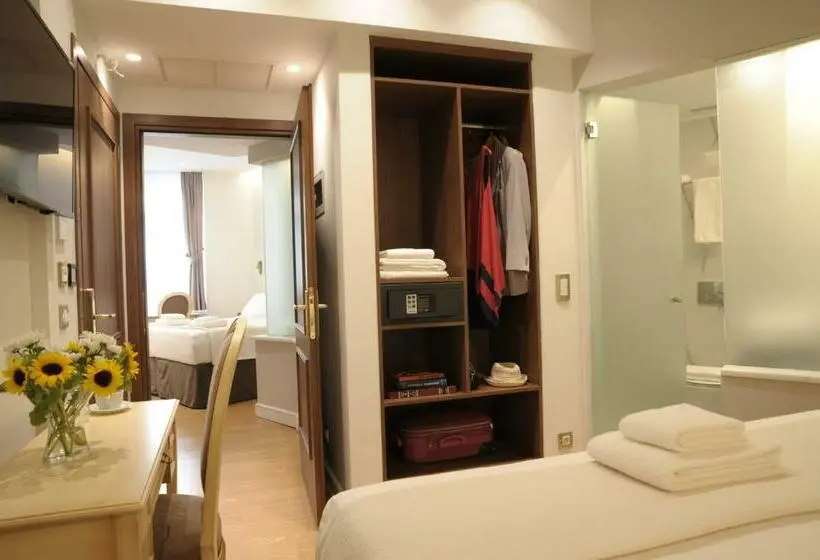 اتاق خانوادگی, Acropolian Spirit Boutique