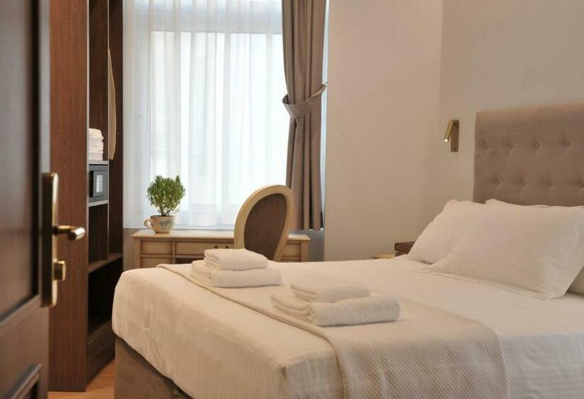 패밀리 룸, Acropolian Spirit Boutique