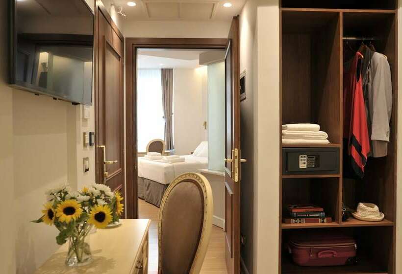 패밀리 룸, Acropolian Spirit Boutique