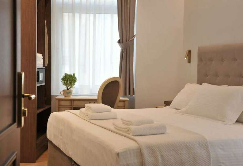 패밀리 룸, Acropolian Spirit Boutique