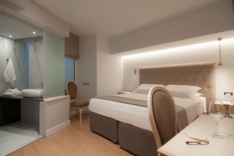 디럭스 룸, Acropolian Spirit Boutique