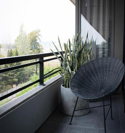 סטודיו דלוקס, Kos Pilar