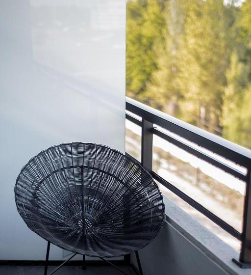 סטודיו דלוקס, Kos Pilar