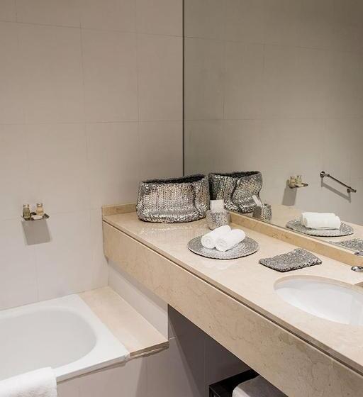 סטודיו דלוקס, Kos Pilar