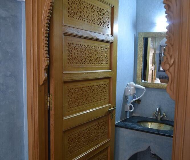 اتاق استاندارد سه نفره, Riad Jenan Adam