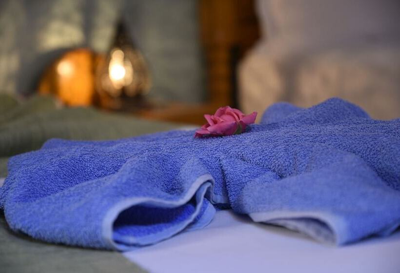 اتاق استاندارد سه نفره, Riad Jenan Adam