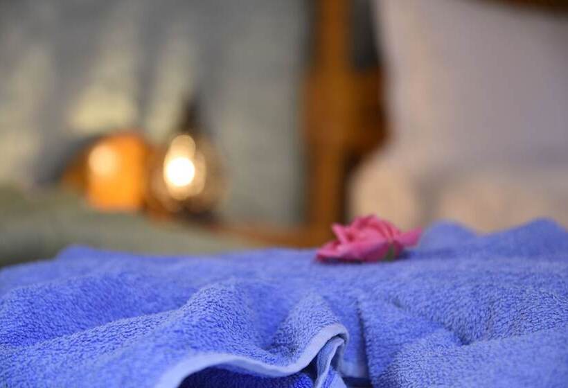 اتاق استاندارد سه نفره, Riad Jenan Adam