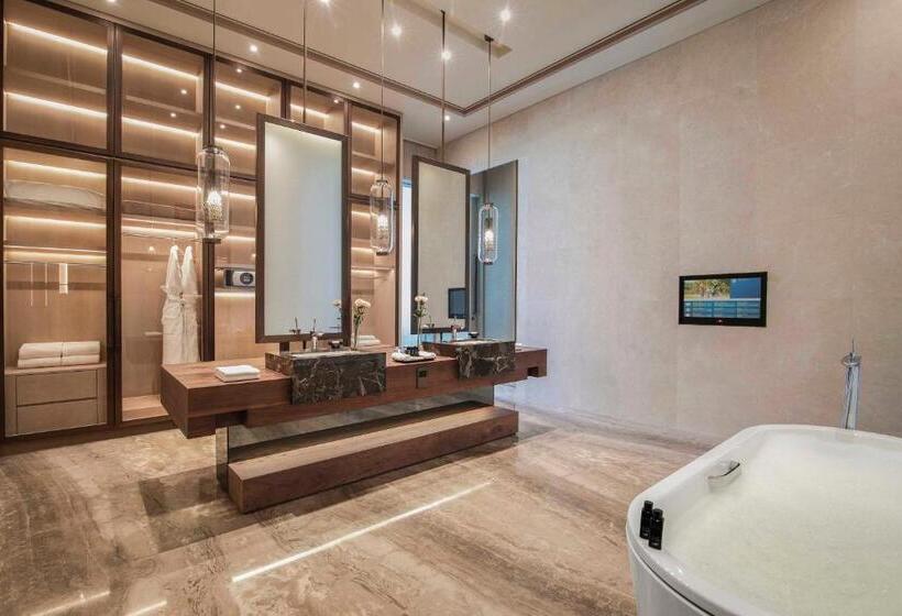 Королевский Люкс, Saadiyat Rotana Resort And Villas