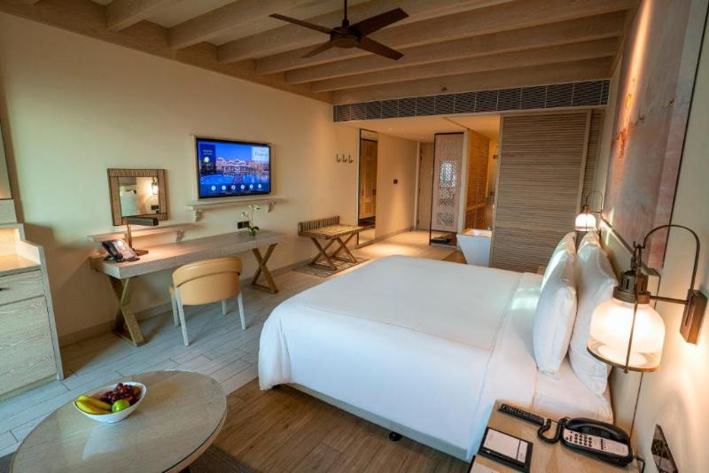 Номер Стандарт Вид на Море с Балконом, Saadiyat Rotana Resort And Villas