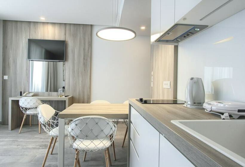 جناح مطلّ علي البحر, Kalamota Beach House