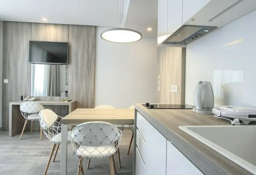 オーシャンビュースイート, Kalamota Beach House