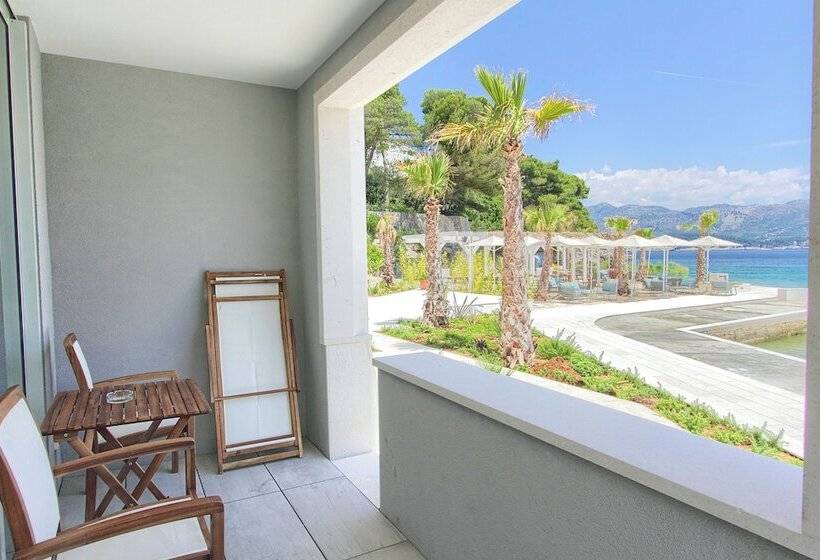 جناح مطلّ علي البحر, Kalamota Beach House