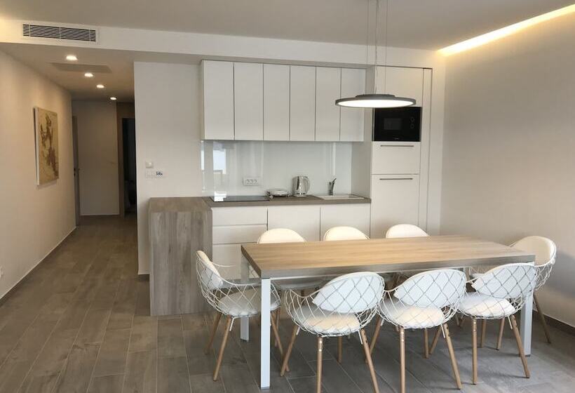 جناح 3 غرف نوم, Kalamota Beach House