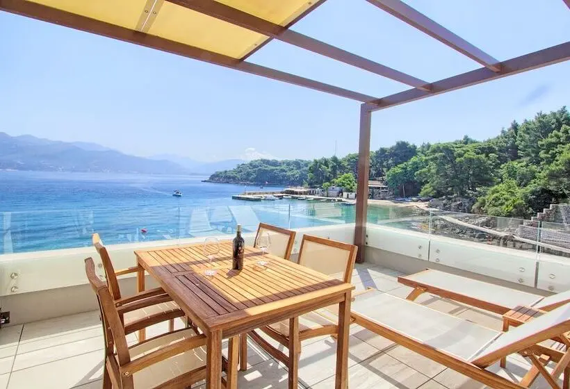 海の見えるプレミアムスイート, Kalamota Beach House