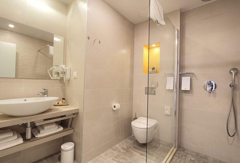 جناح بريميوم مطل علي البحر, Kalamota Beach House