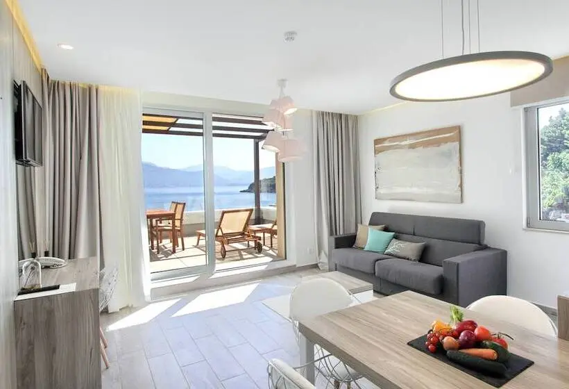 海の見えるプレミアムスイート, Kalamota Beach House
