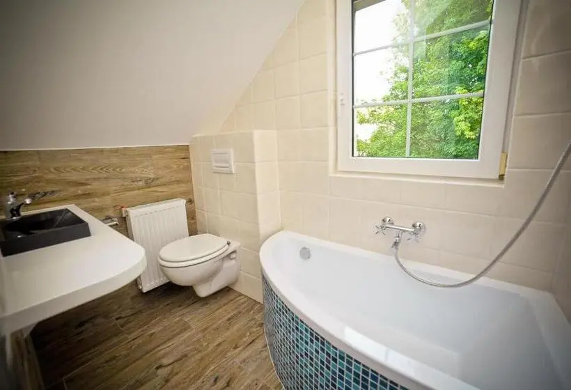 اتاق استاندارد یک نفره, World Hostel   Old Town