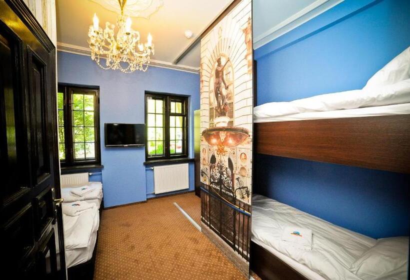 اتاق استاندارد چهار تخته, World Hostel   Old Town