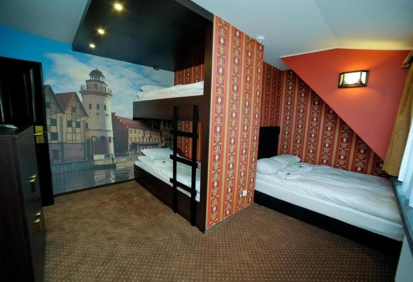 اتاق خانوادگی, World Hostel   Old Town