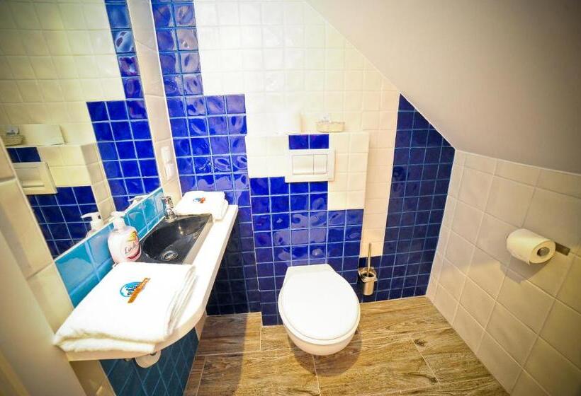 اتاق خانوادگی, World Hostel   Old Town