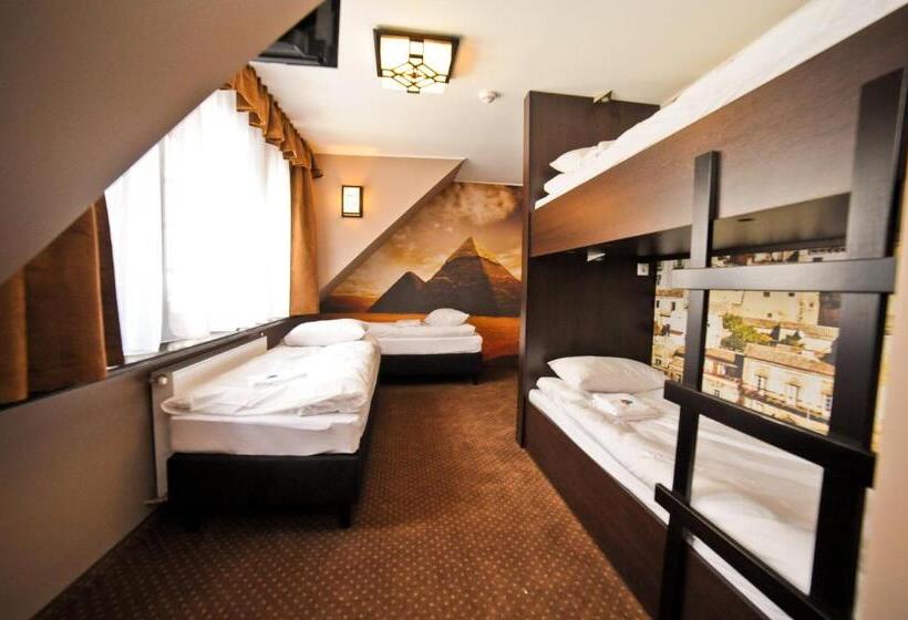 اتاق استاندارد چهار تخته, World Hostel   Old Town