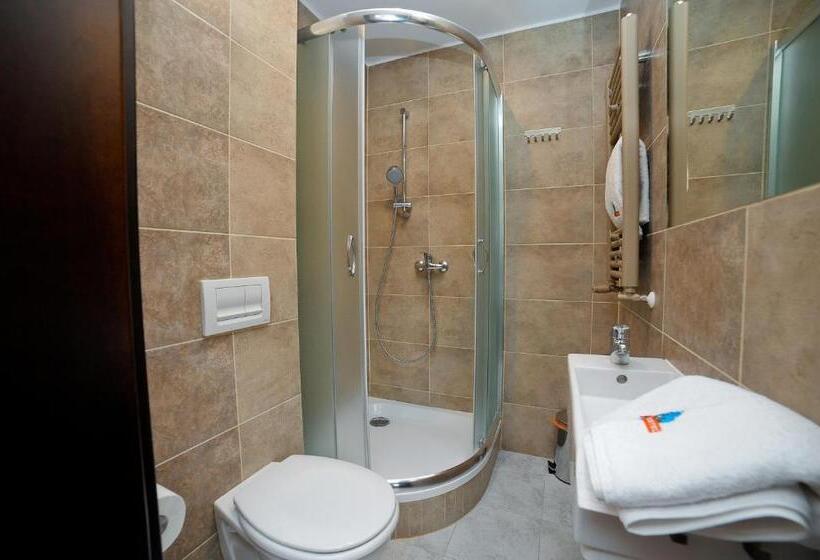 اتاق استاندارد چهار تخته, World Hostel   Old Town