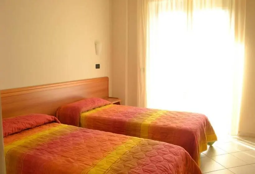 اتاق استاندارد با بالکن, Apulia