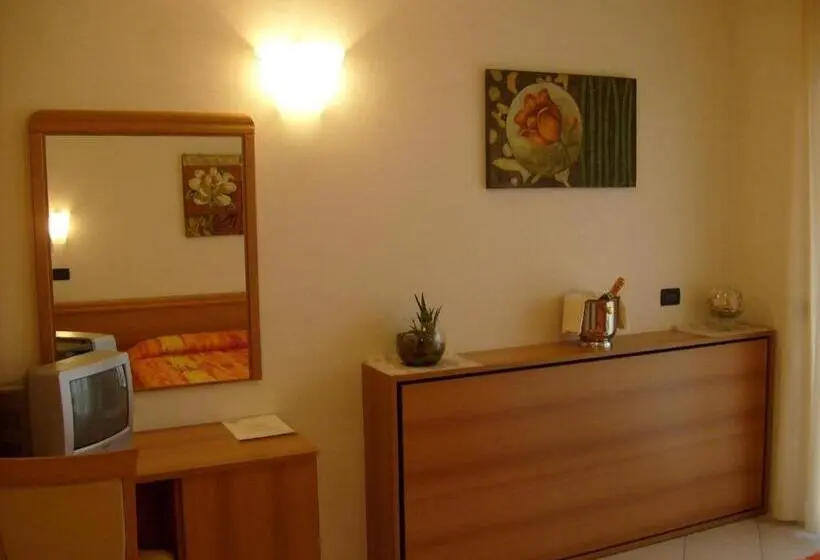 اتاق استاندارد با بالکن, Apulia