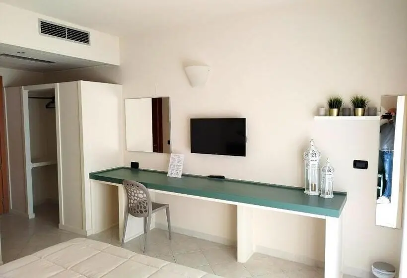 اتاق استاندارد با بالکن, Apulia