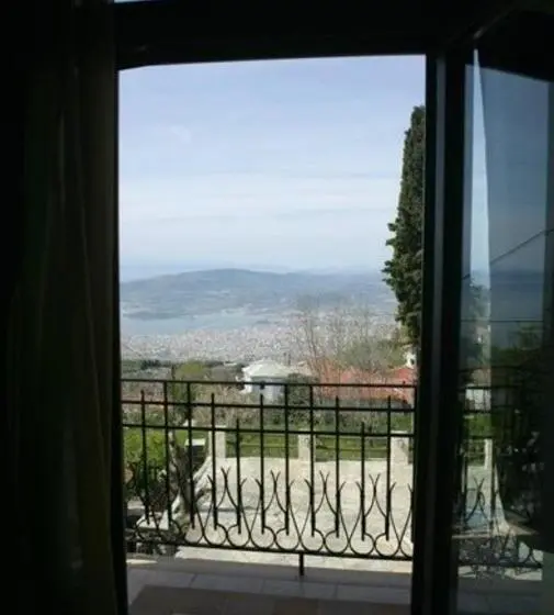 Perhesviitti, Archontiko Pantou