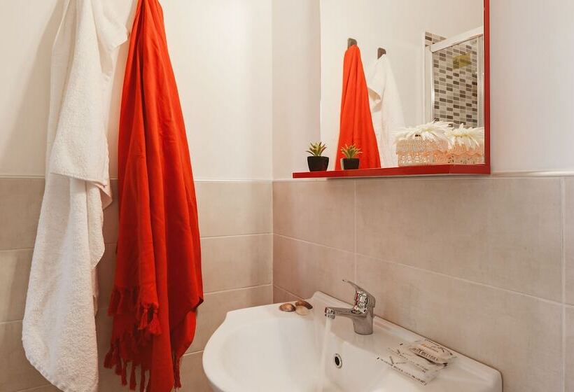 اتاق استاندارد سه نفره, B&b Viale Dei Pini