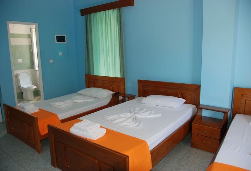 اتاق استاندارد سه نفره, Deni S