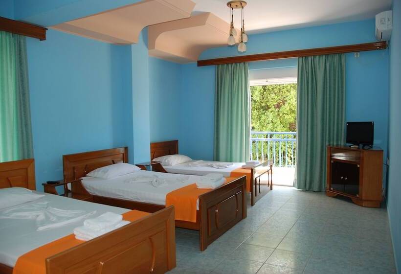 اتاق استاندارد سه نفره, Deni S