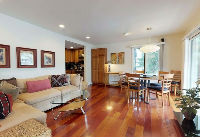 침실 2개 아파트, Christiania Condominiums  Coraltree Residence Collection