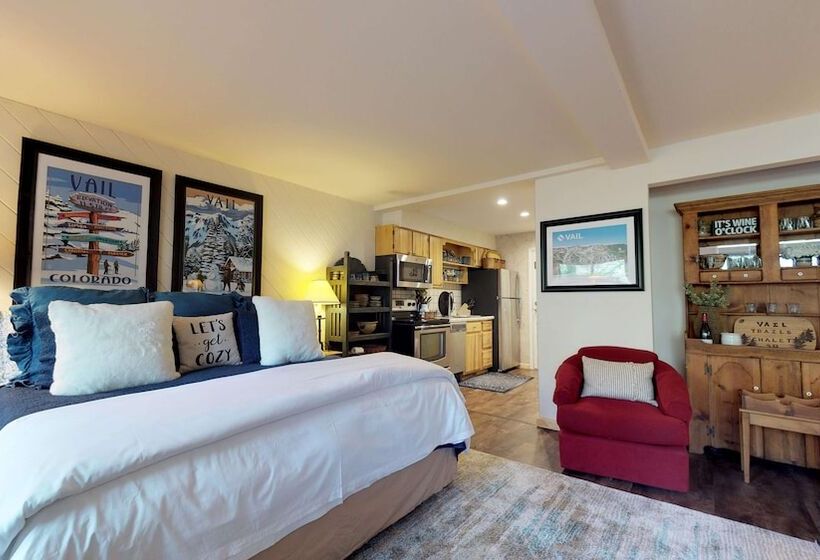 スタンダードスタジオ, Christiania Condominiums  Coraltree Residence Collection