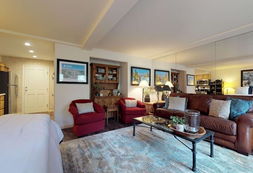 스탠다드 스튜디오, Christiania Condominiums  Coraltree Residence Collection