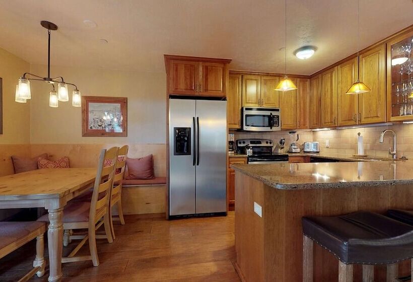 침실 2개 빌라, Christiania Condominiums  Coraltree Residence Collection