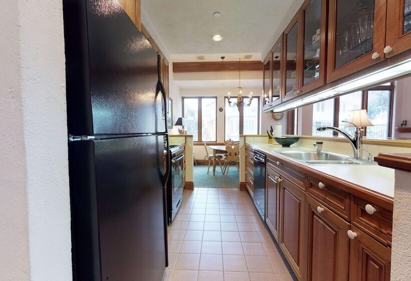 침실 2개 아파트, Christiania Condominiums  Coraltree Residence Collection