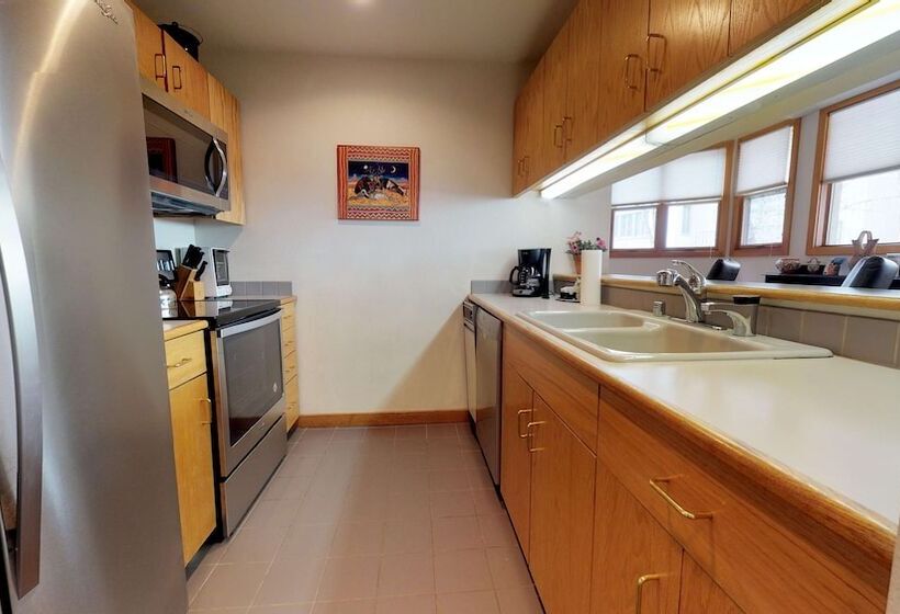 침실 2개 아파트, Christiania Condominiums  Coraltree Residence Collection