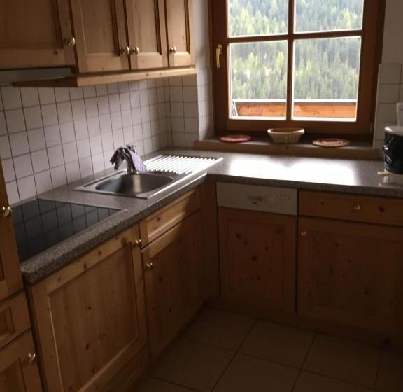 דירת חדר, Lüch Da Pćëi