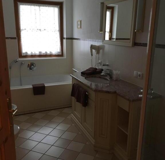 דירת חדר, Lüch Da Pćëi