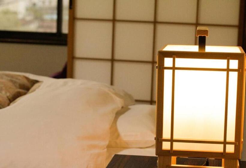 اتاق خانوادگی با چشمانداز کوه, Oyado Matsubaya