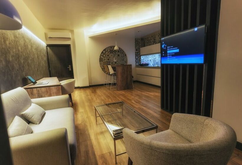 سوییت سوپریور, Urban Suites Apart