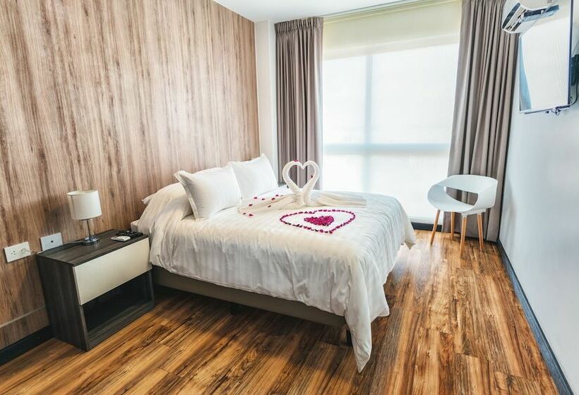 سوییت سوپریور, Urban Suites Apart