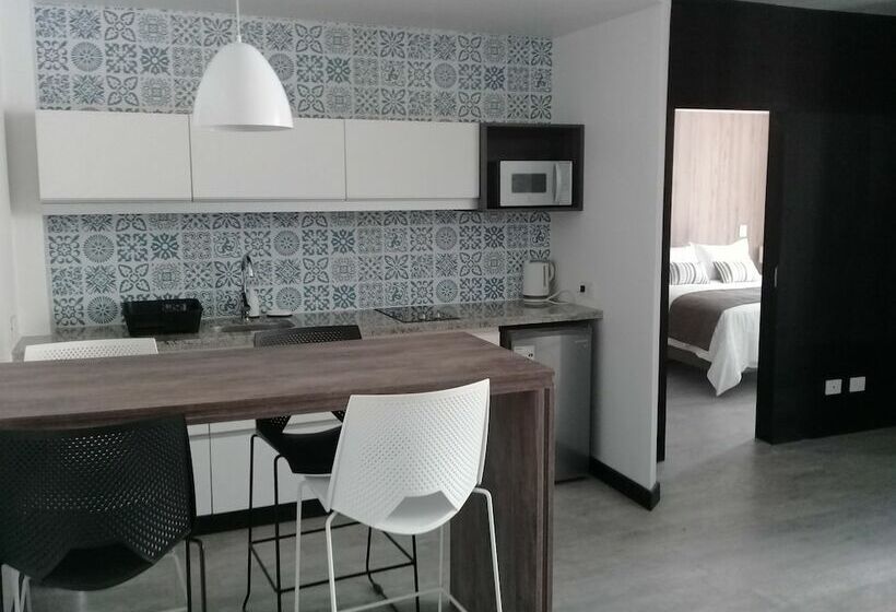 سوییت سوپریور, Urban Suites Apart