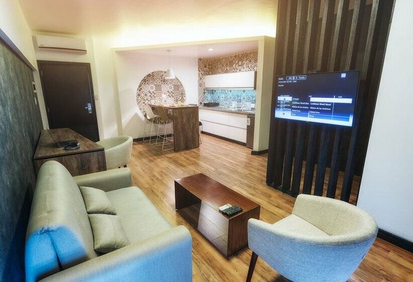 سوییت سوپریور, Urban Suites Apart